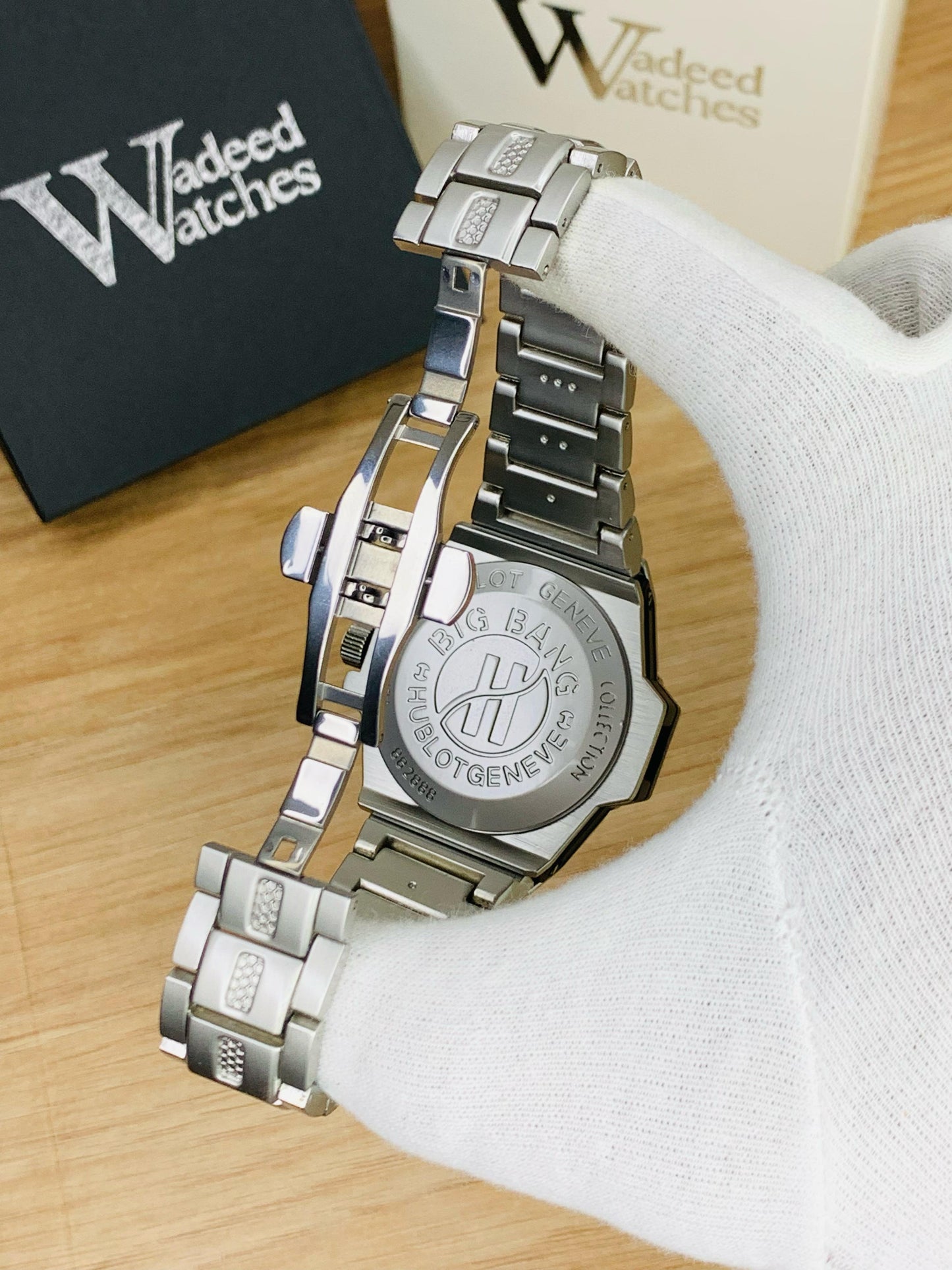 HB Monochrome Elite Model With Date (Silver)