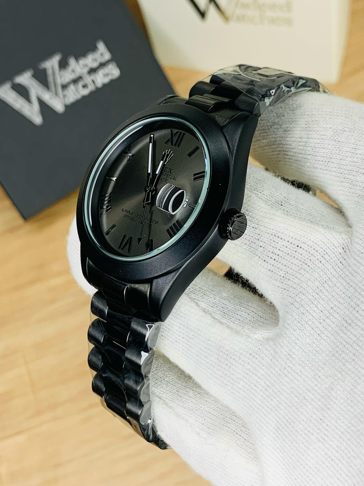Versatile Roman Model | Date Working (Full Black)