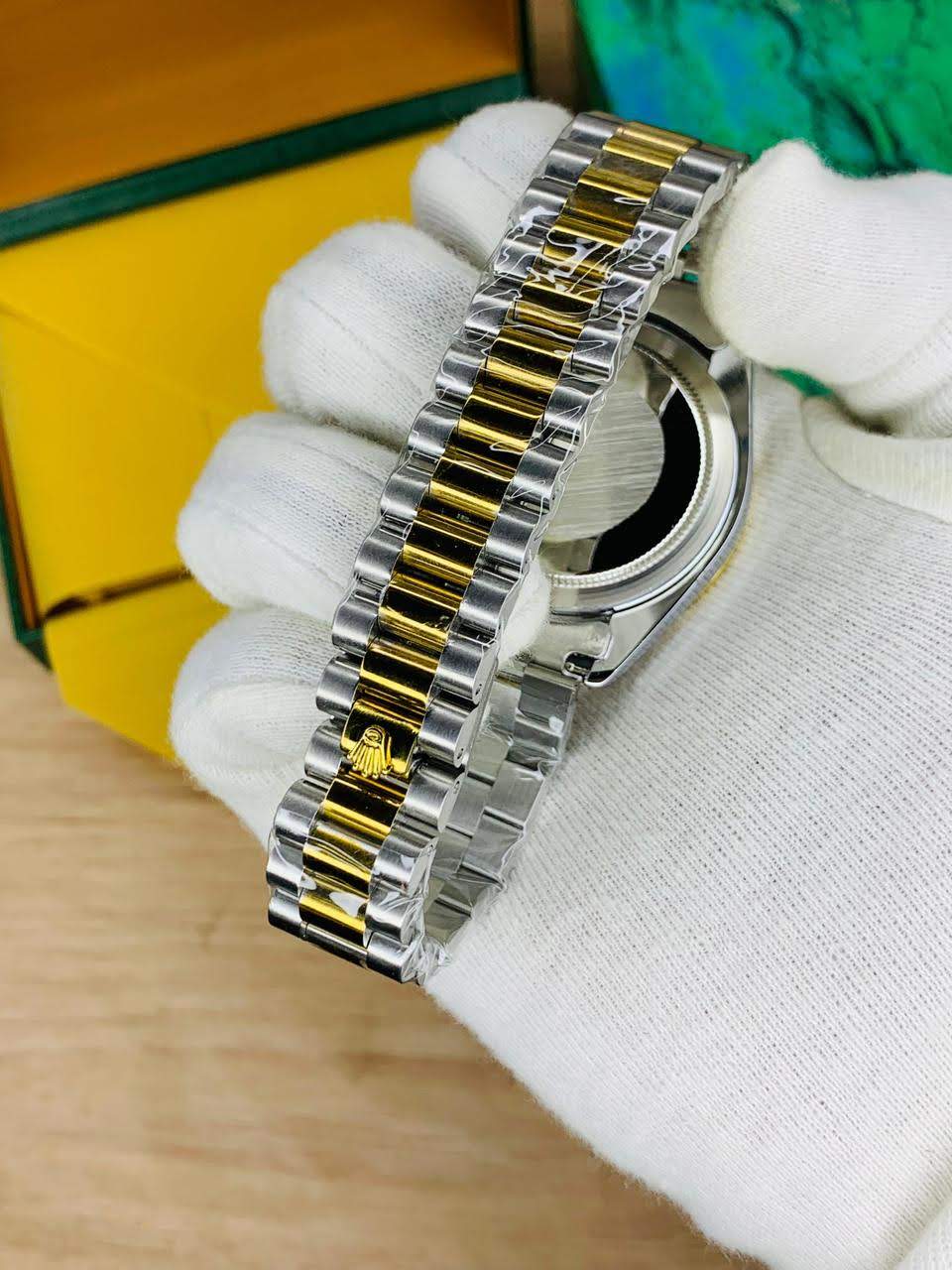 Latest Milgauss Model With Date(White)