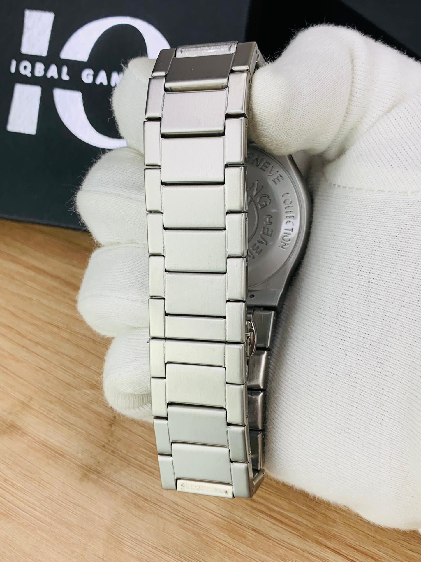 Iced Stone Embossed Dial