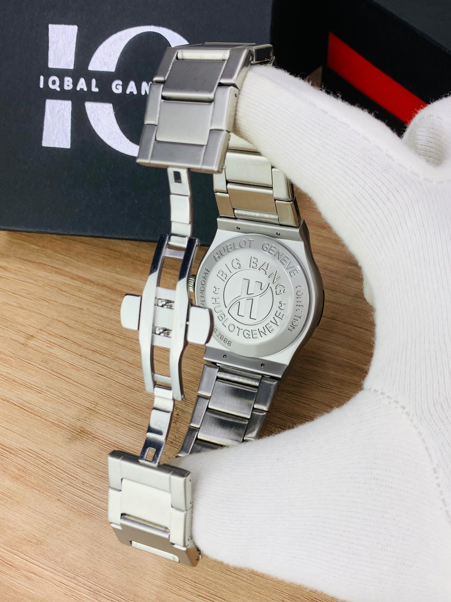 Iced Stone Embossed Dial