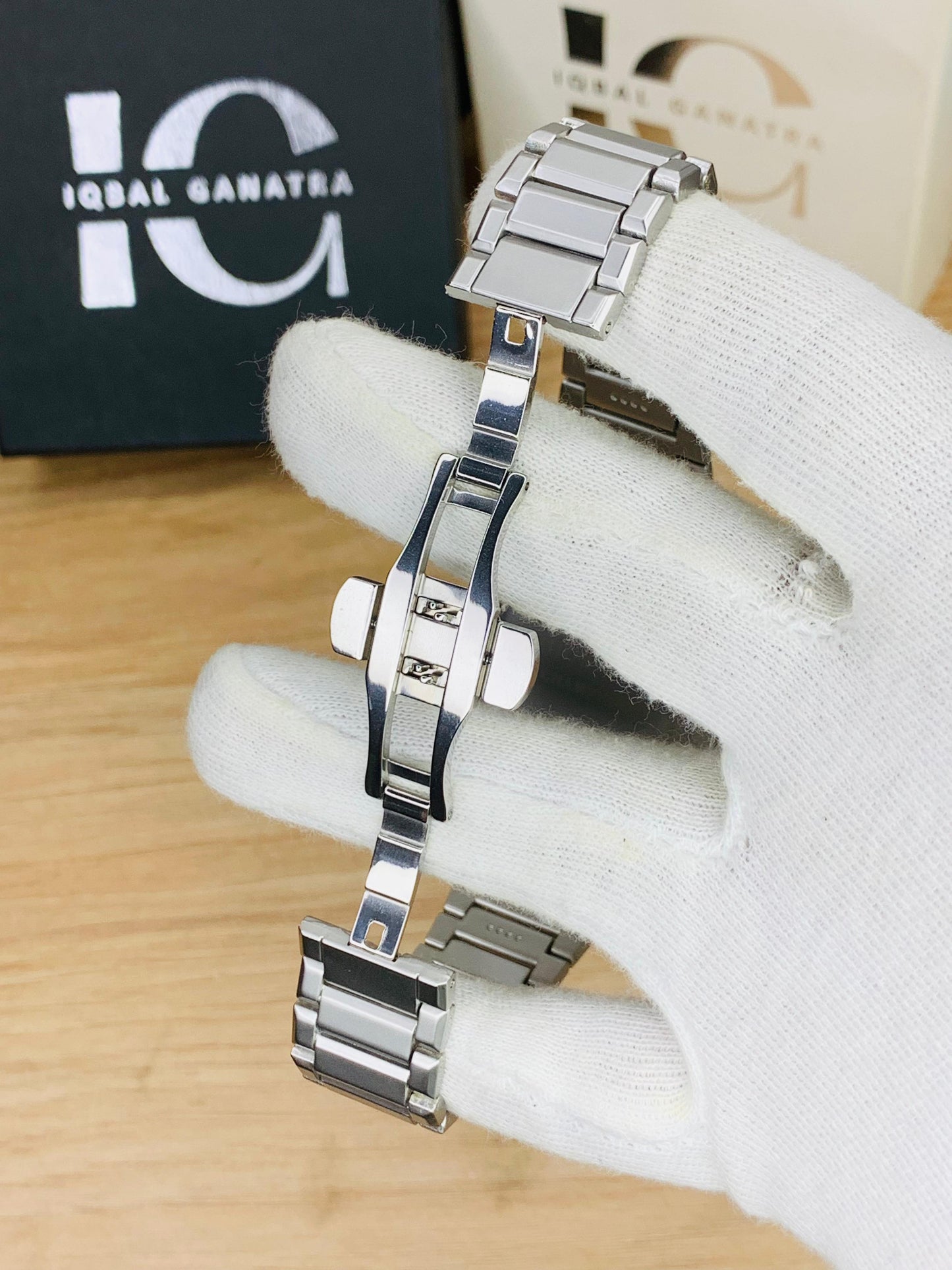 HB SQ Model With Date (White)