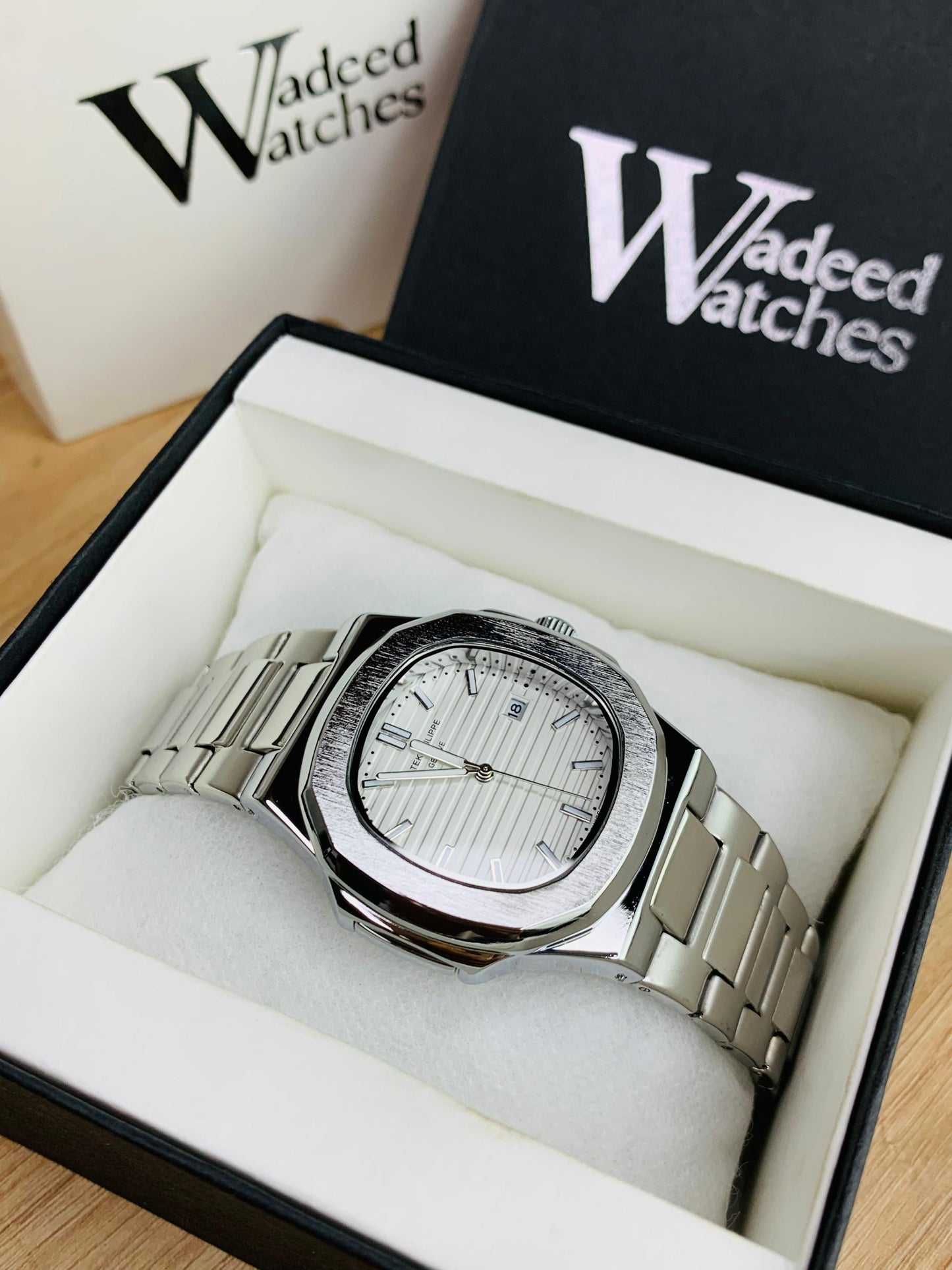 Nautilius Model | Date Working | Master Lock (White)