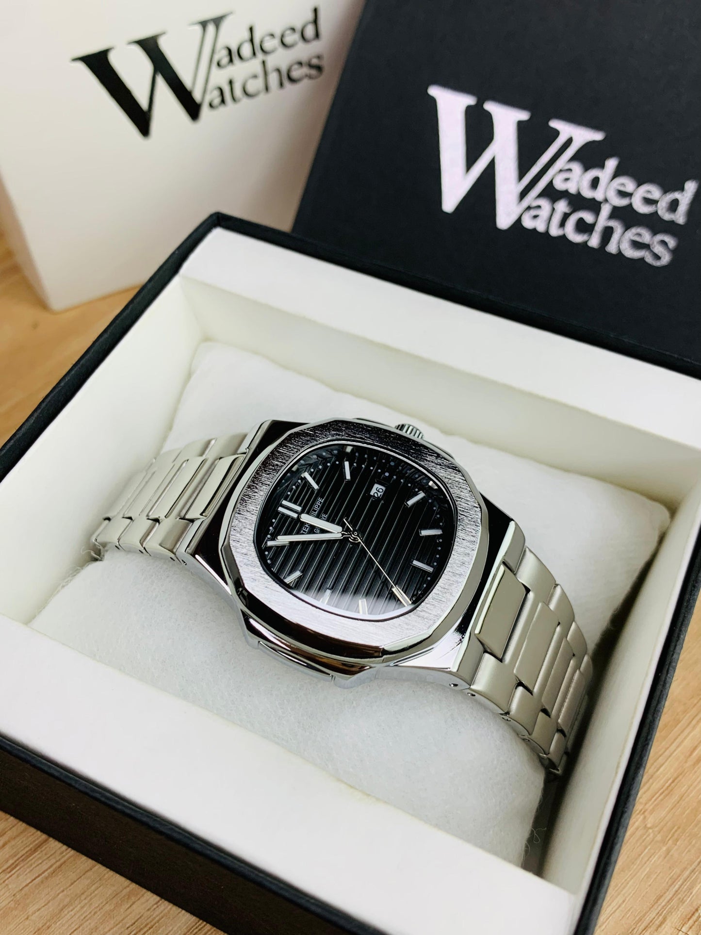 Nautilius Model | Date Working | Master Lock (Black)