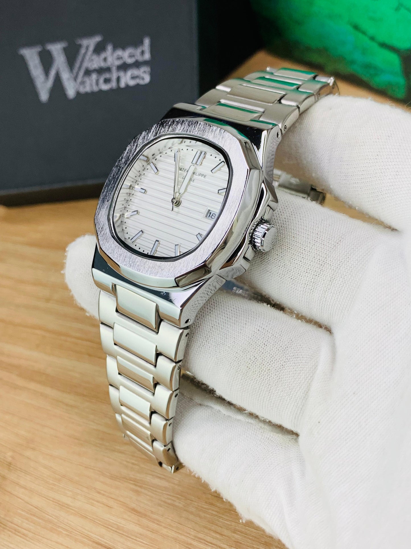 Nautilius Model | Date Working | Master Lock (White)