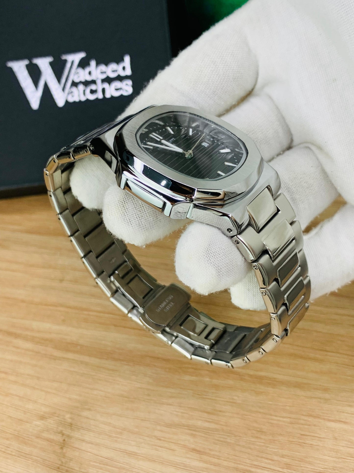 Nautilius Model | Date Working | Master Lock (Black)