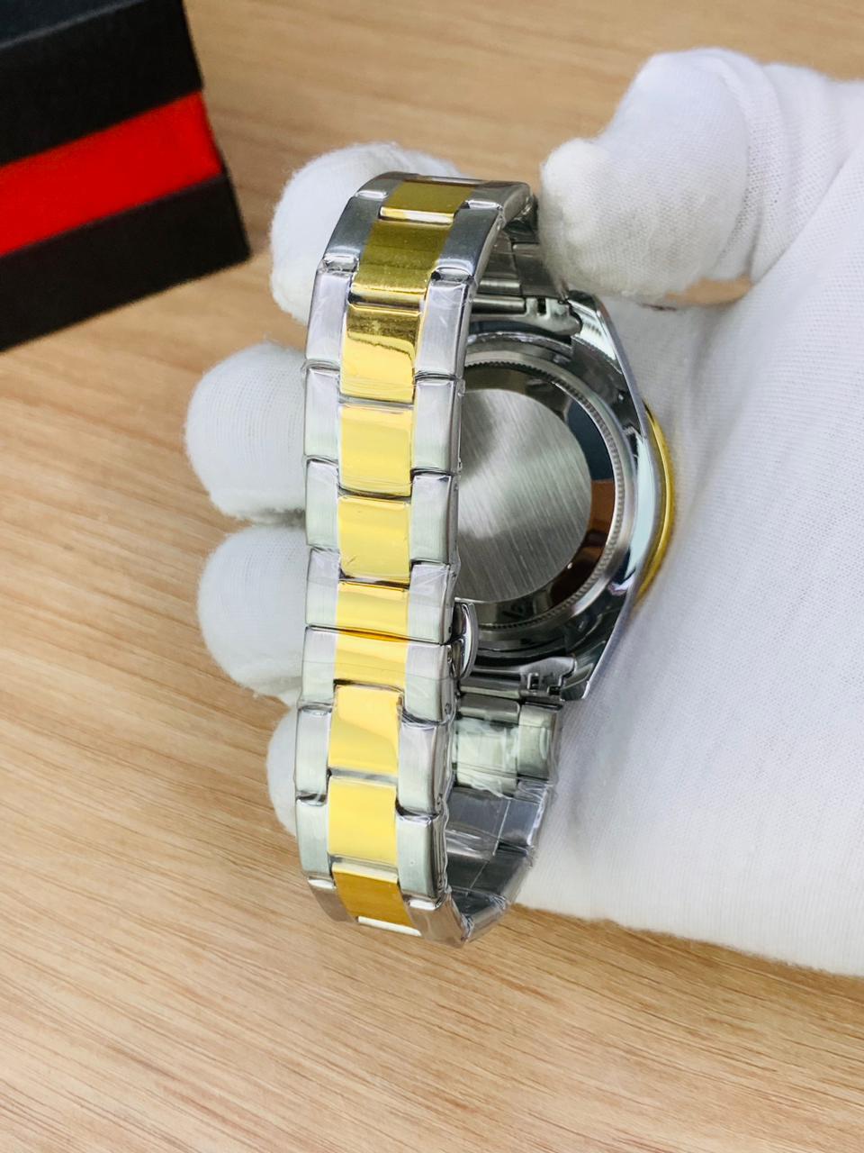 Submarine Model | Date Working | Master Lock (Two Tone Black)