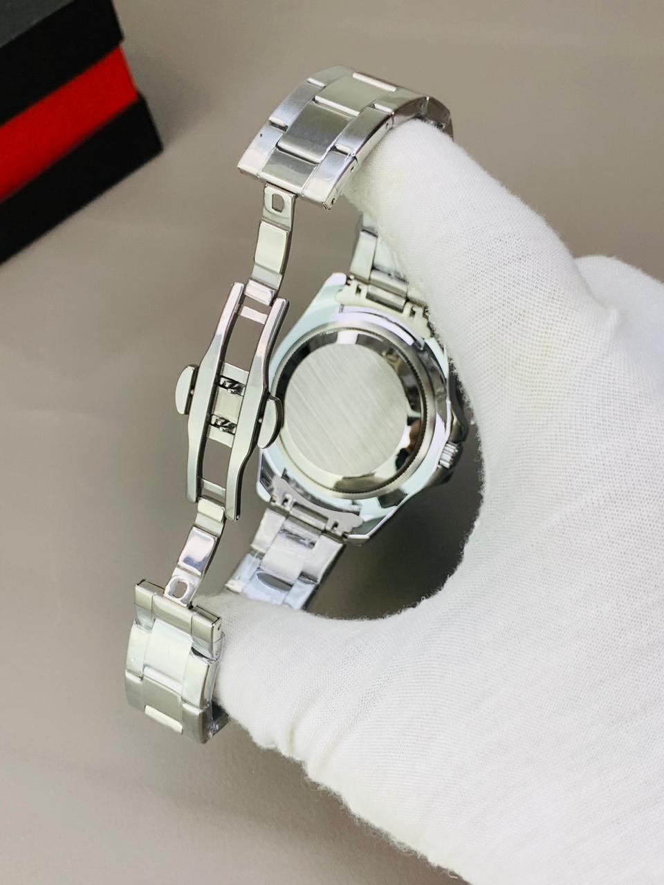 Submarine Model | Date Working | Master Lock (Silver Black)