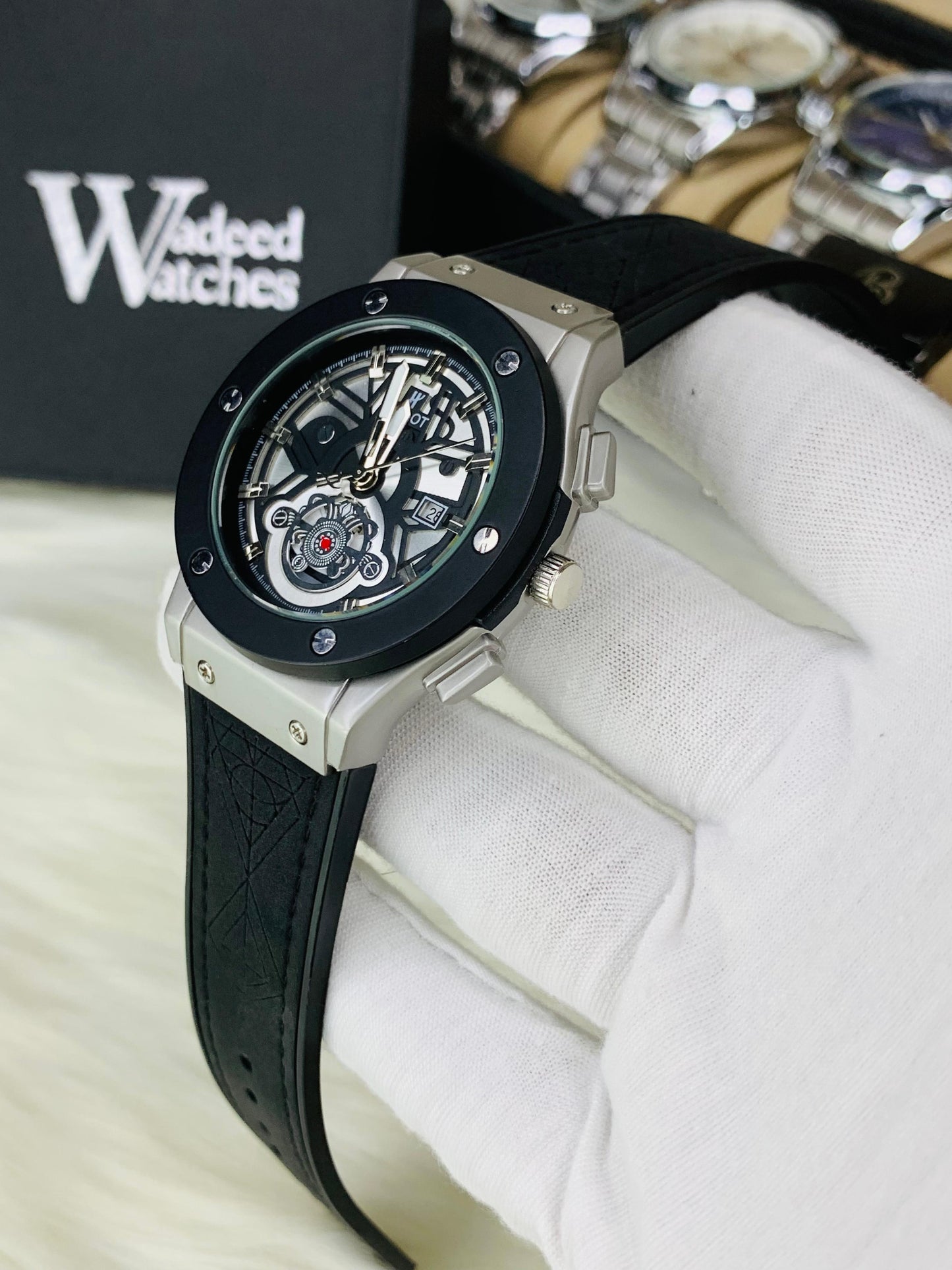 Bold HB Model | Date Working | Master Lock (Silver Black)