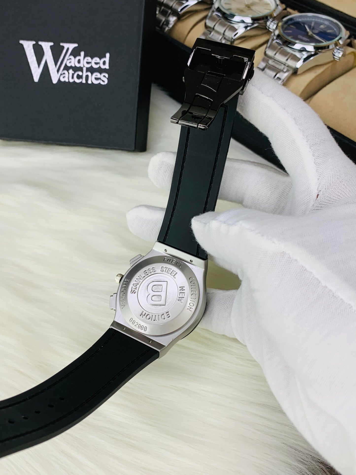 Bold HB Model | Date Working | Master Lock (Silver Black)