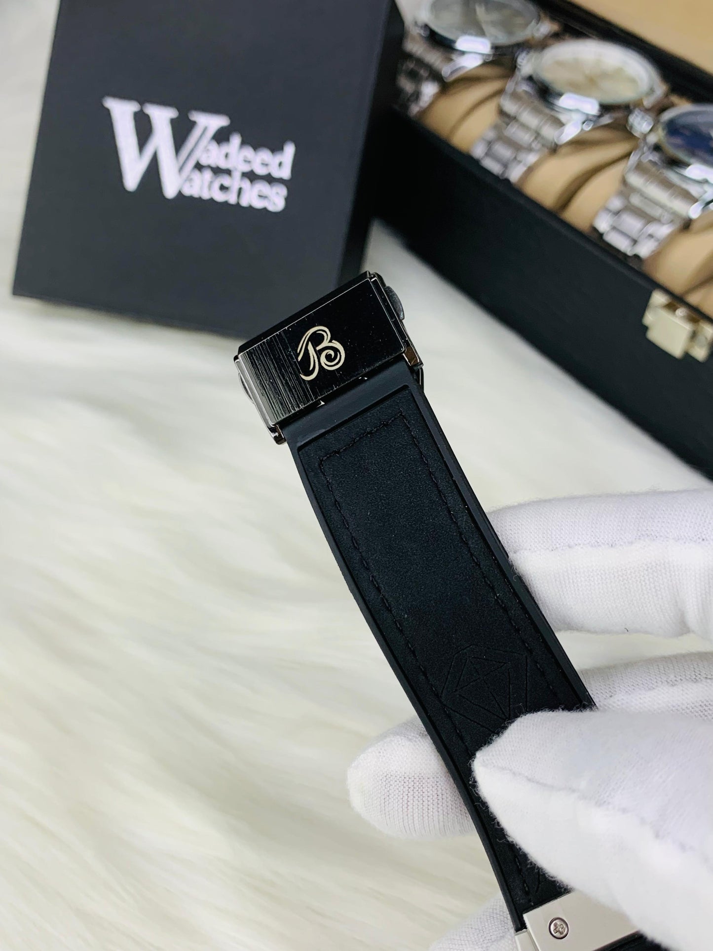 Bold HB Model | Date Working | Master Lock (Silver Black)