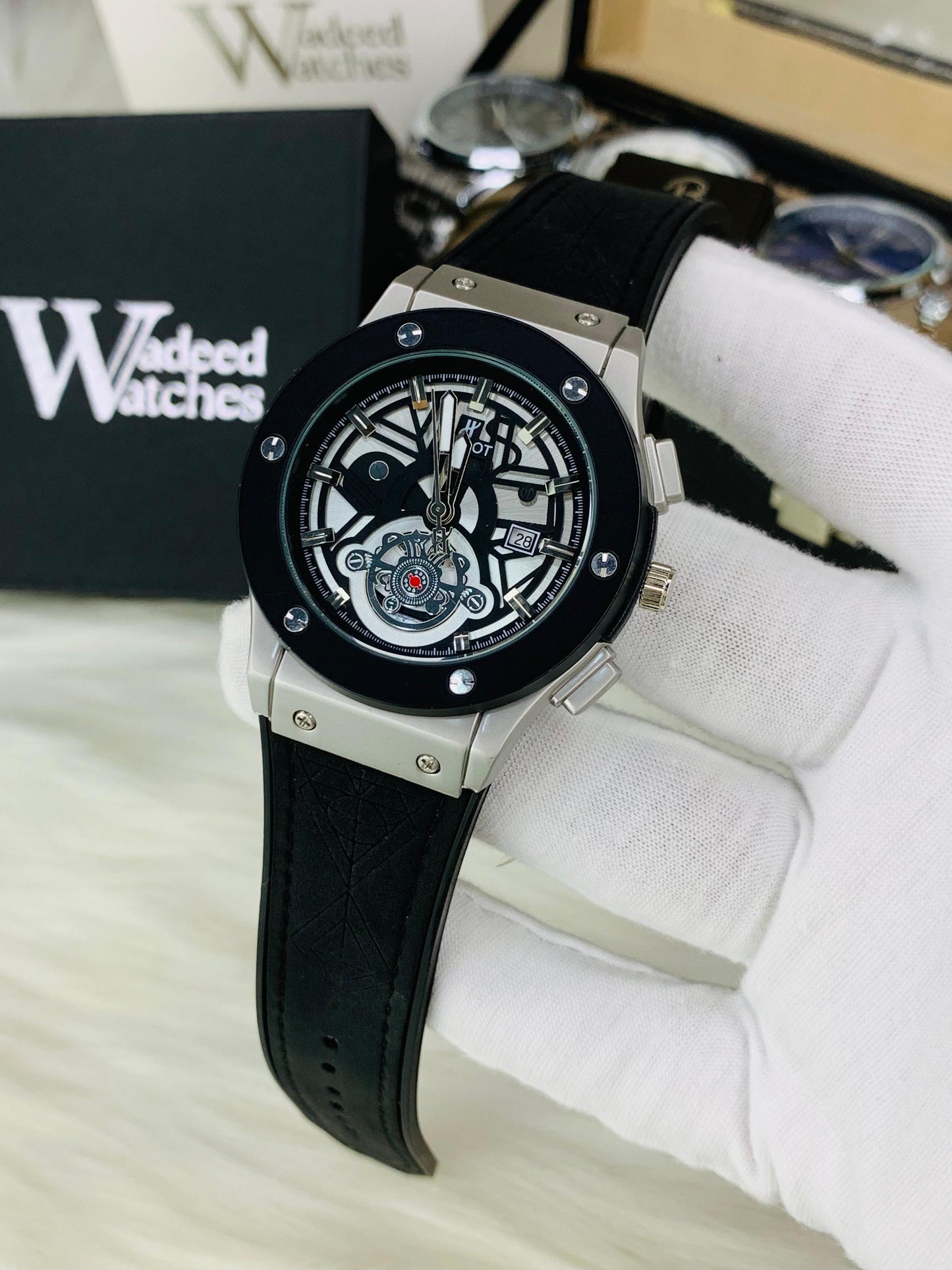 Bold HB Model | Date Working | Master Lock (Silver Black)