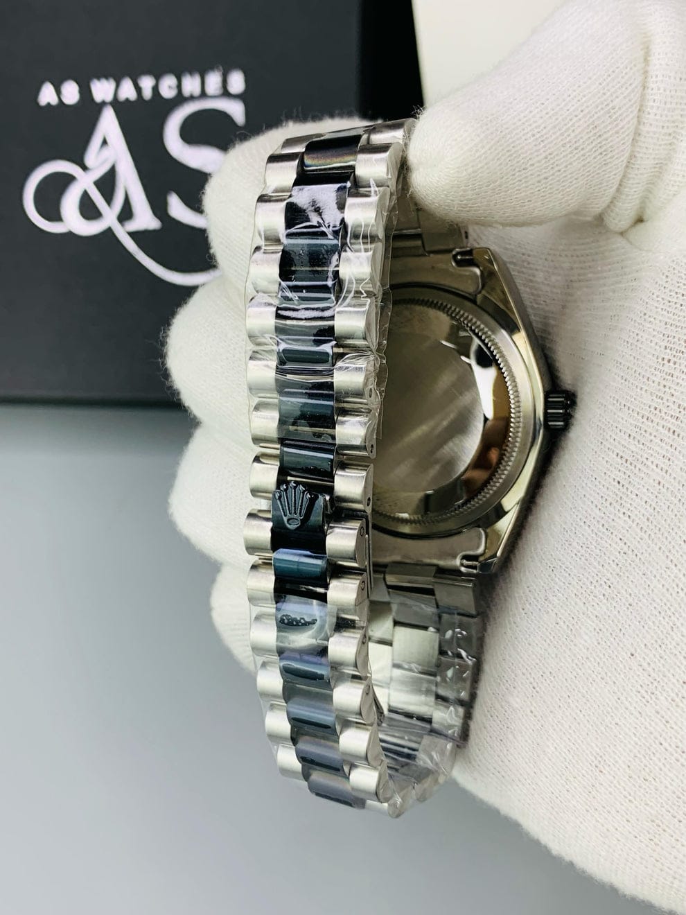 Milgauss Black Model With Date (White)