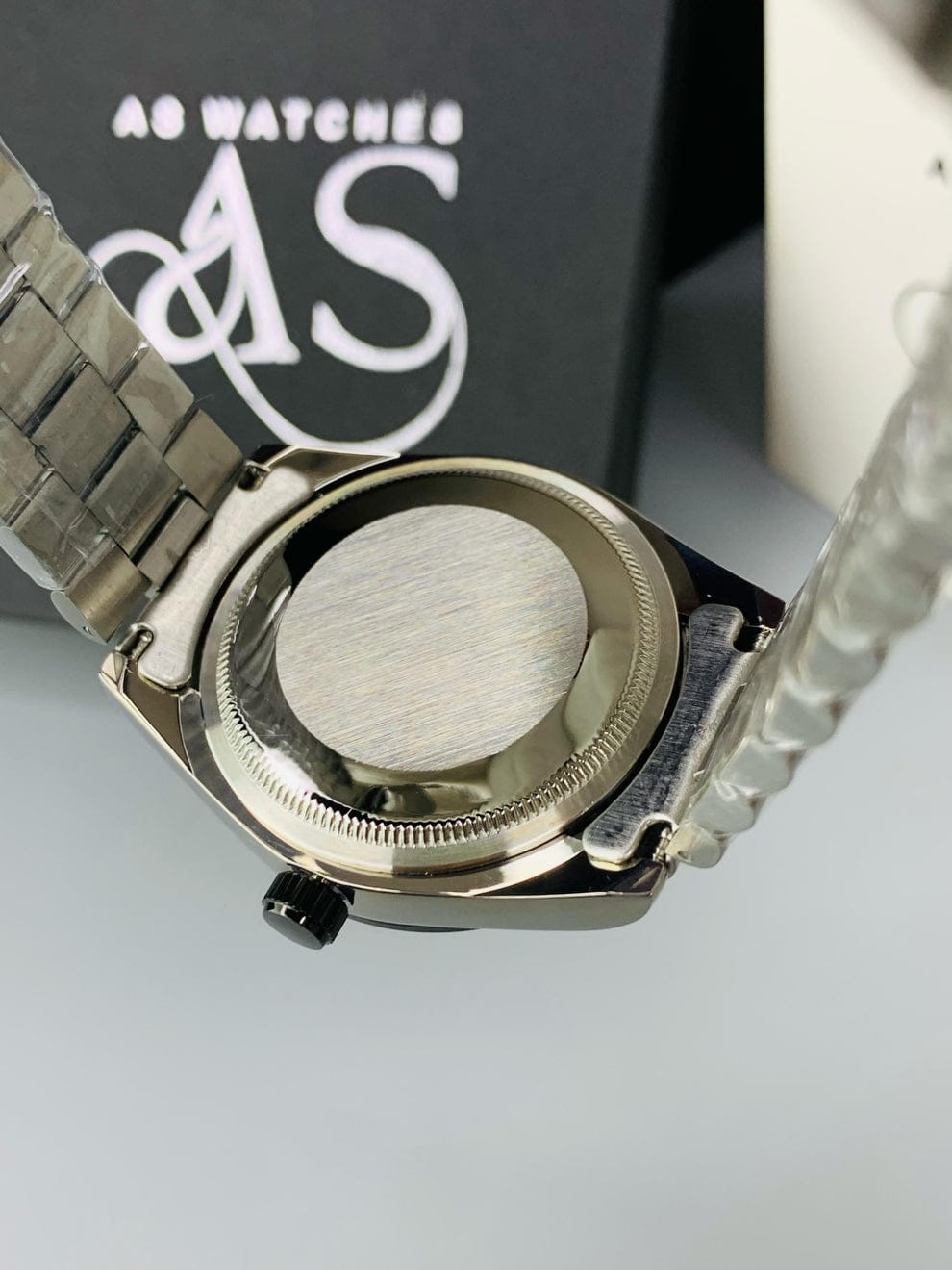 Milgauss Black Model With Date (White)