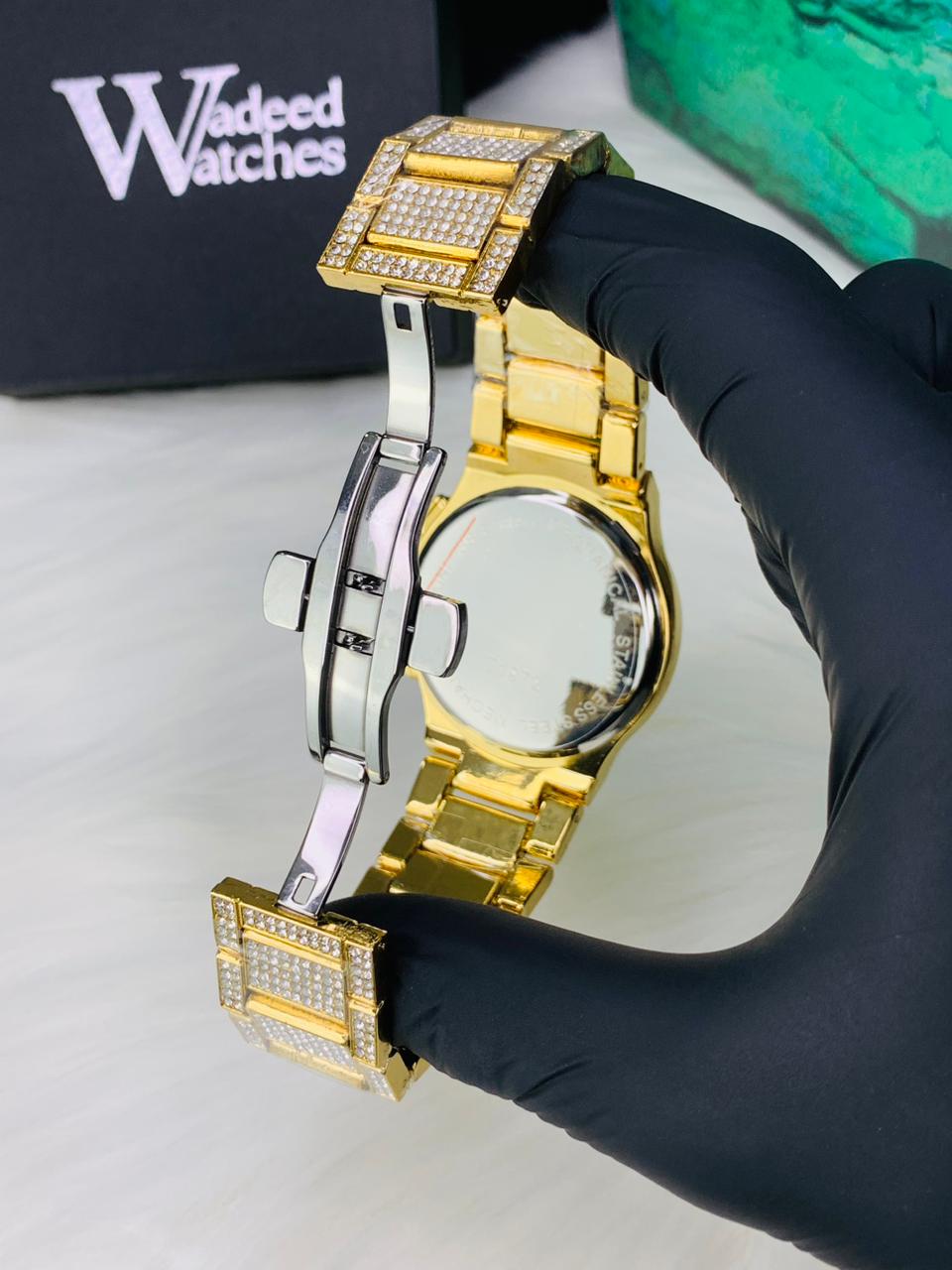 HB Ice Model | Date Feature | Master Lock (Full Gold)