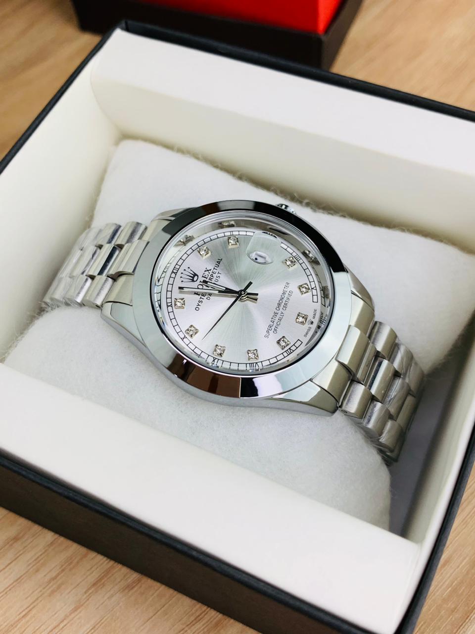 Alpha Stone Model With Date (Silver White) – Wadeed Watches