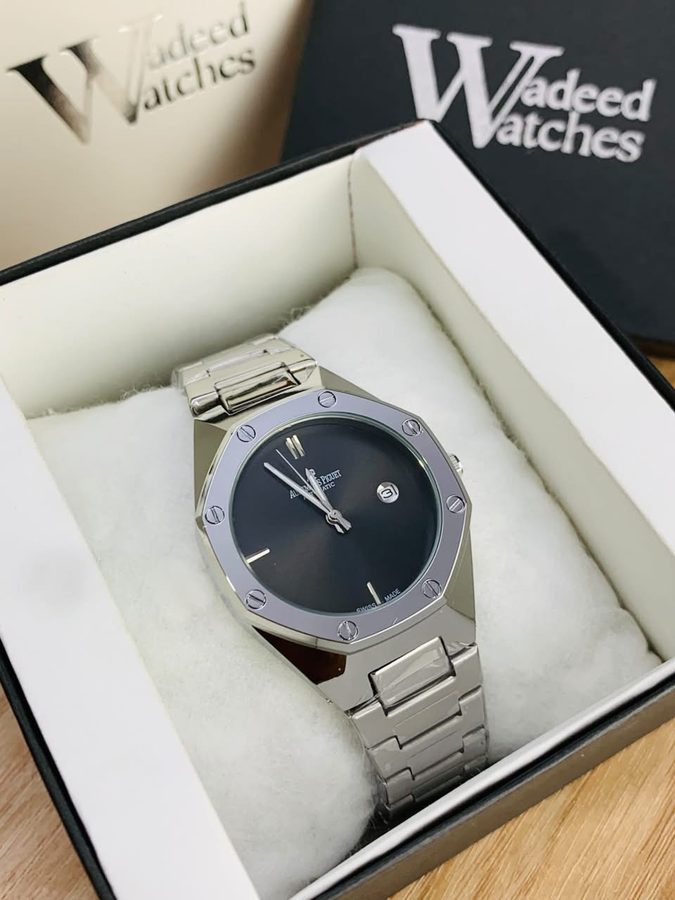 Shiny AP Model WIth Date (Silver Black)