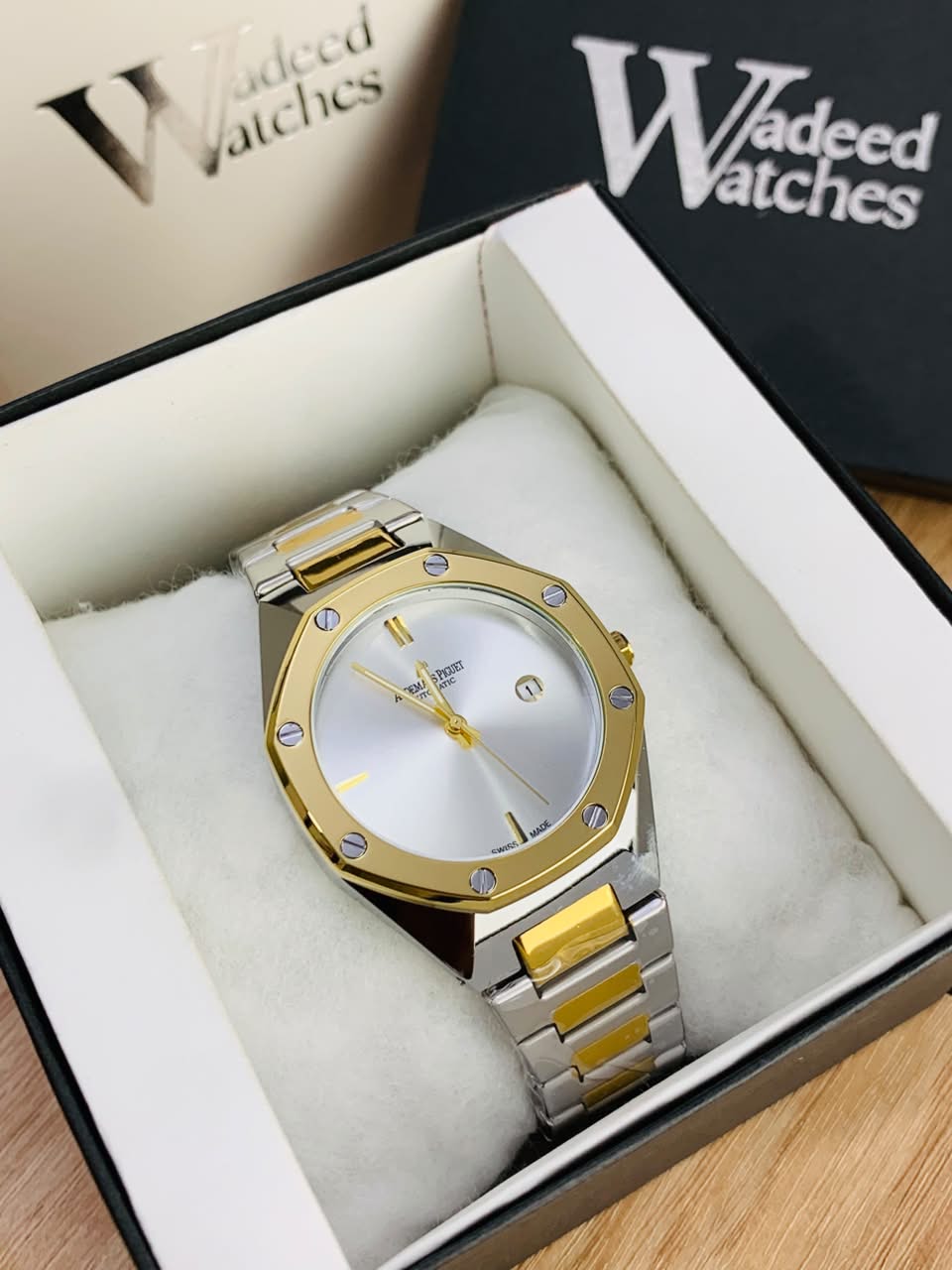 Shiny AP Model WIth Date (Two Tone White)