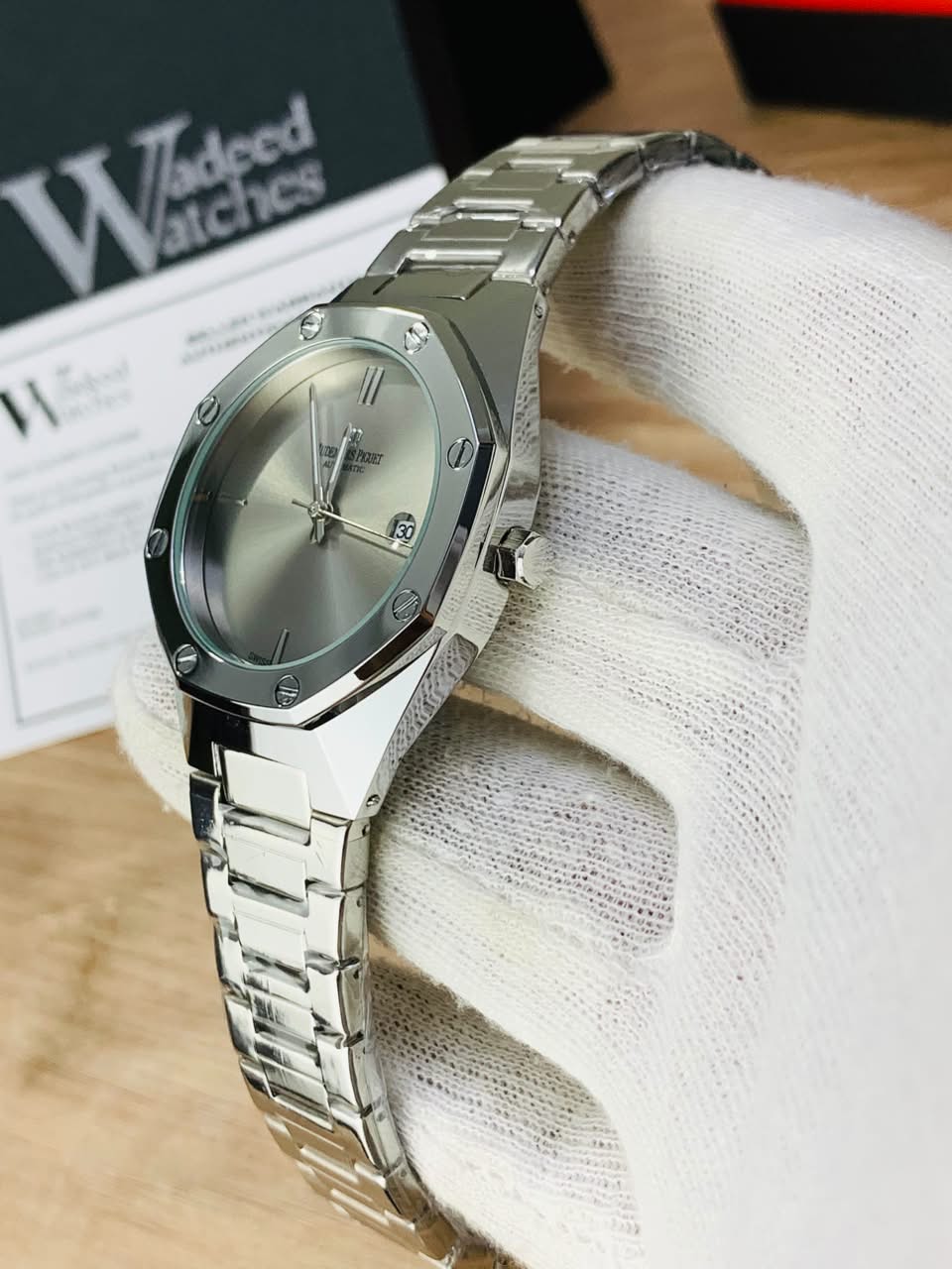 Shiny AP Model WIth Date (Silver Grey)