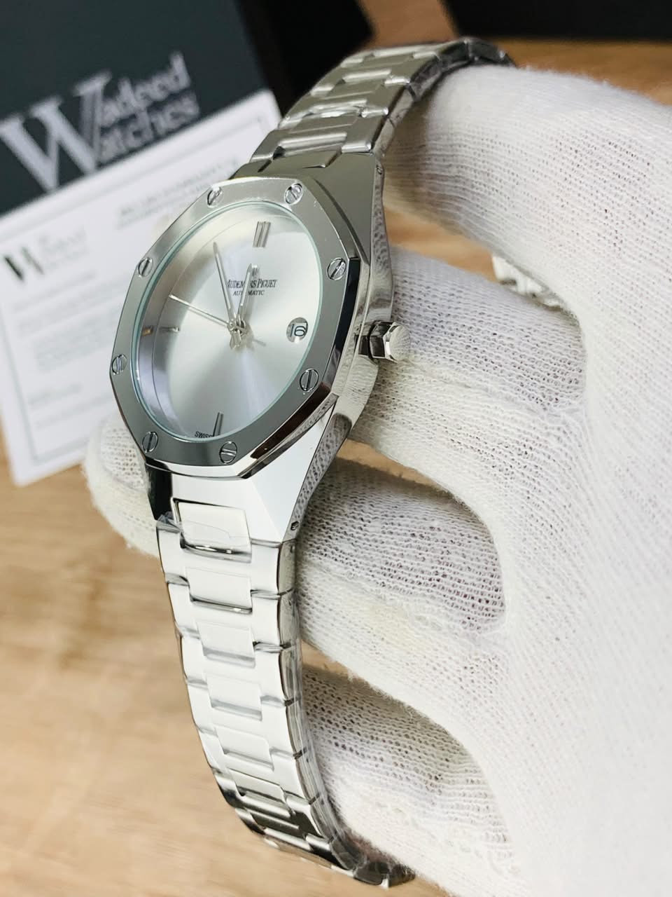 Shiny AP Model WIth Date (Silver White)