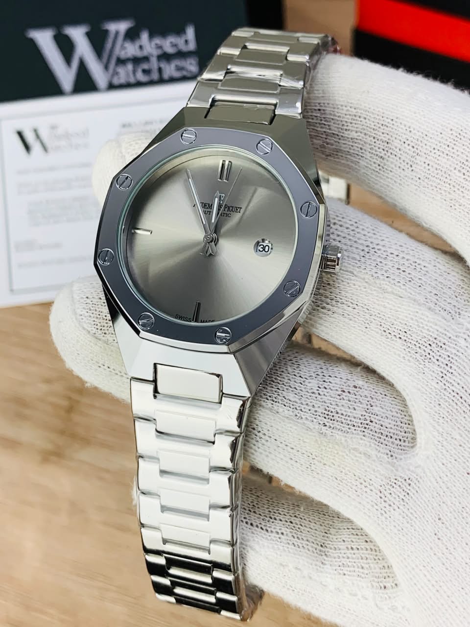 Shiny AP Model WIth Date (Silver Grey)