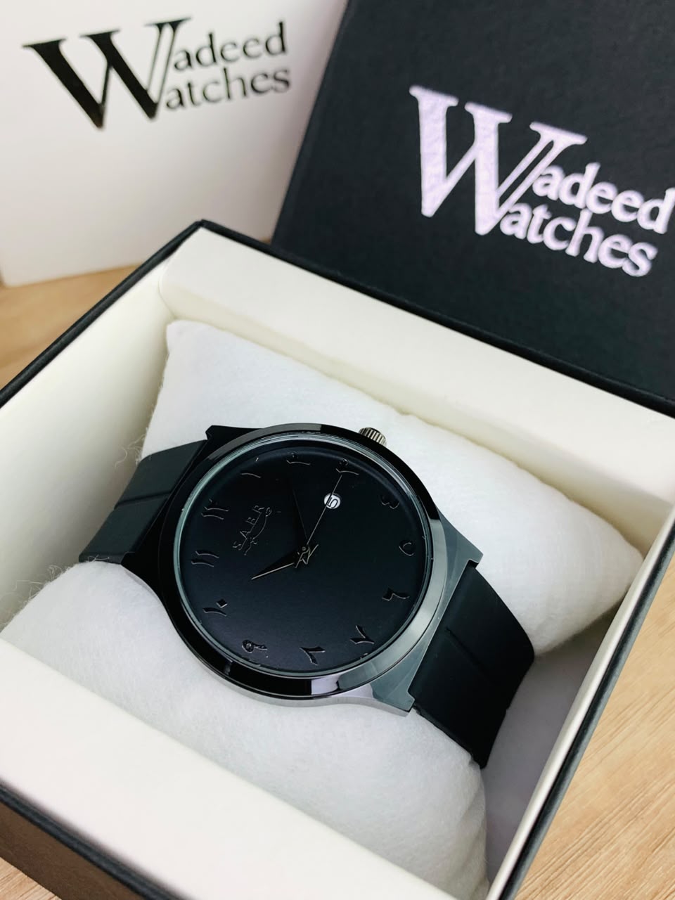 Sabr Watch | Date Working | Magnetic Strap (Full Black)