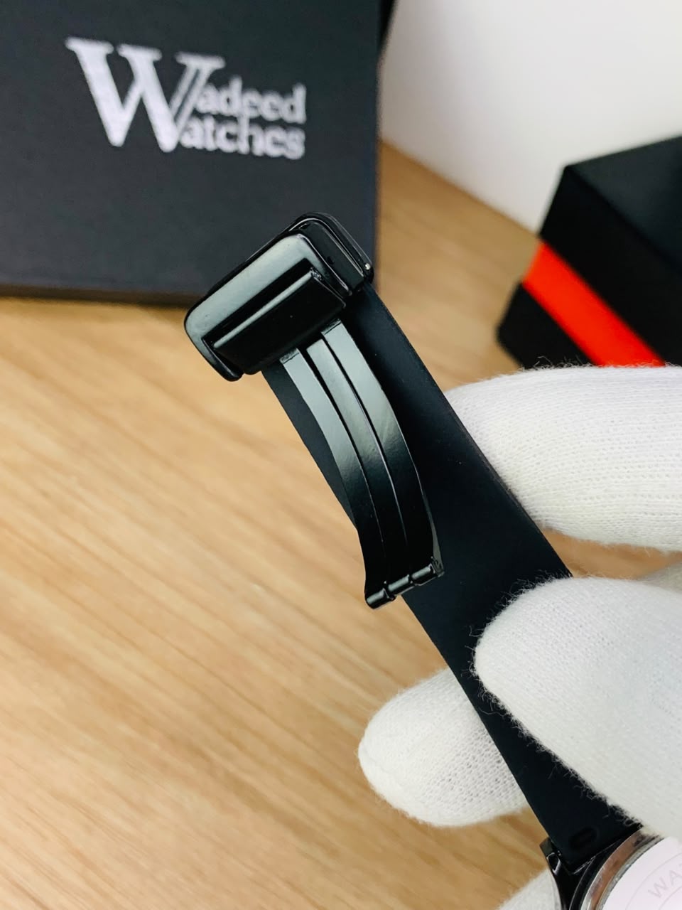 Sabr Watch | Date Working | Magnetic Strap (Full Black)