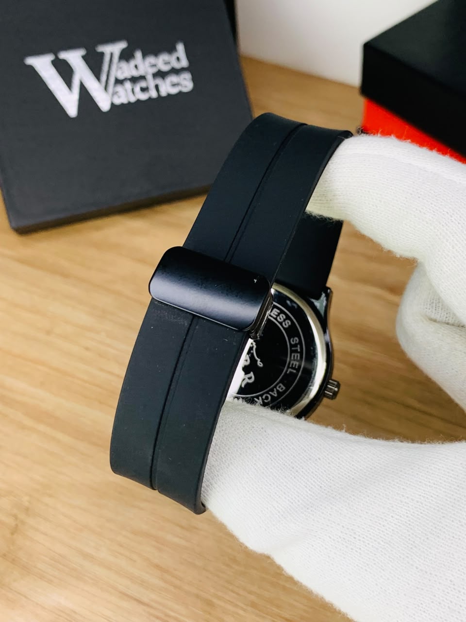 Sabr Watch | Date Working | Magnetic Strap (Full Black)